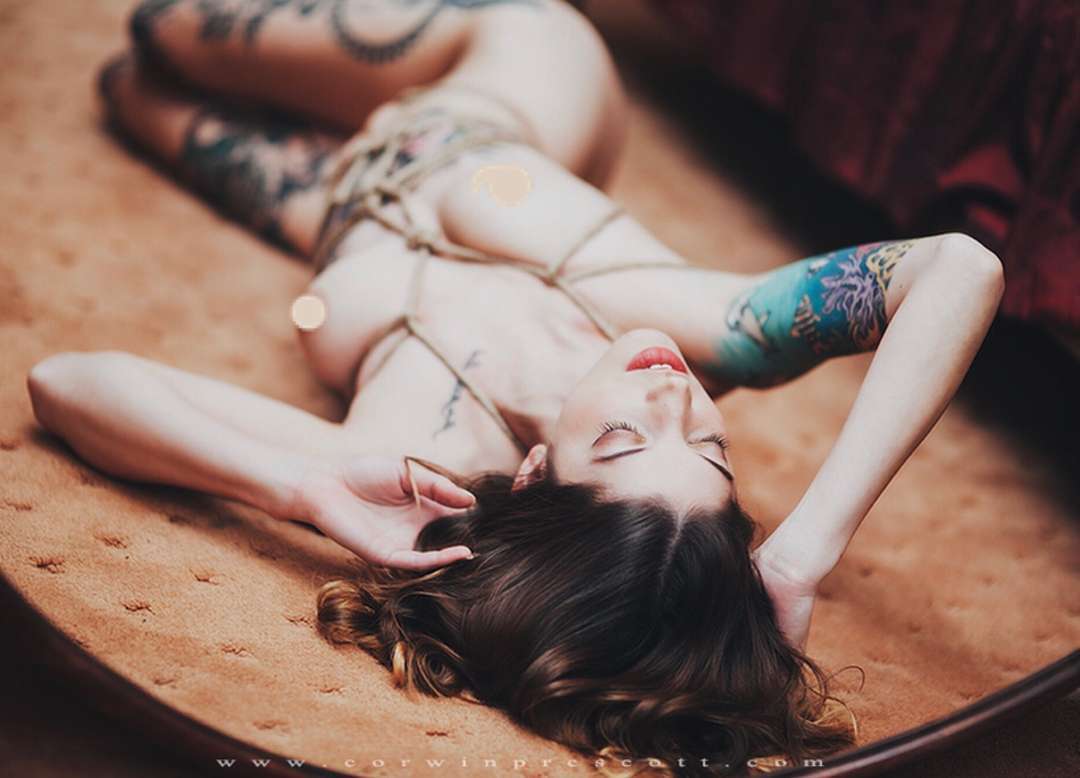 纹身模特Vaire，另类摄影模特，纹身女孩 | 美国