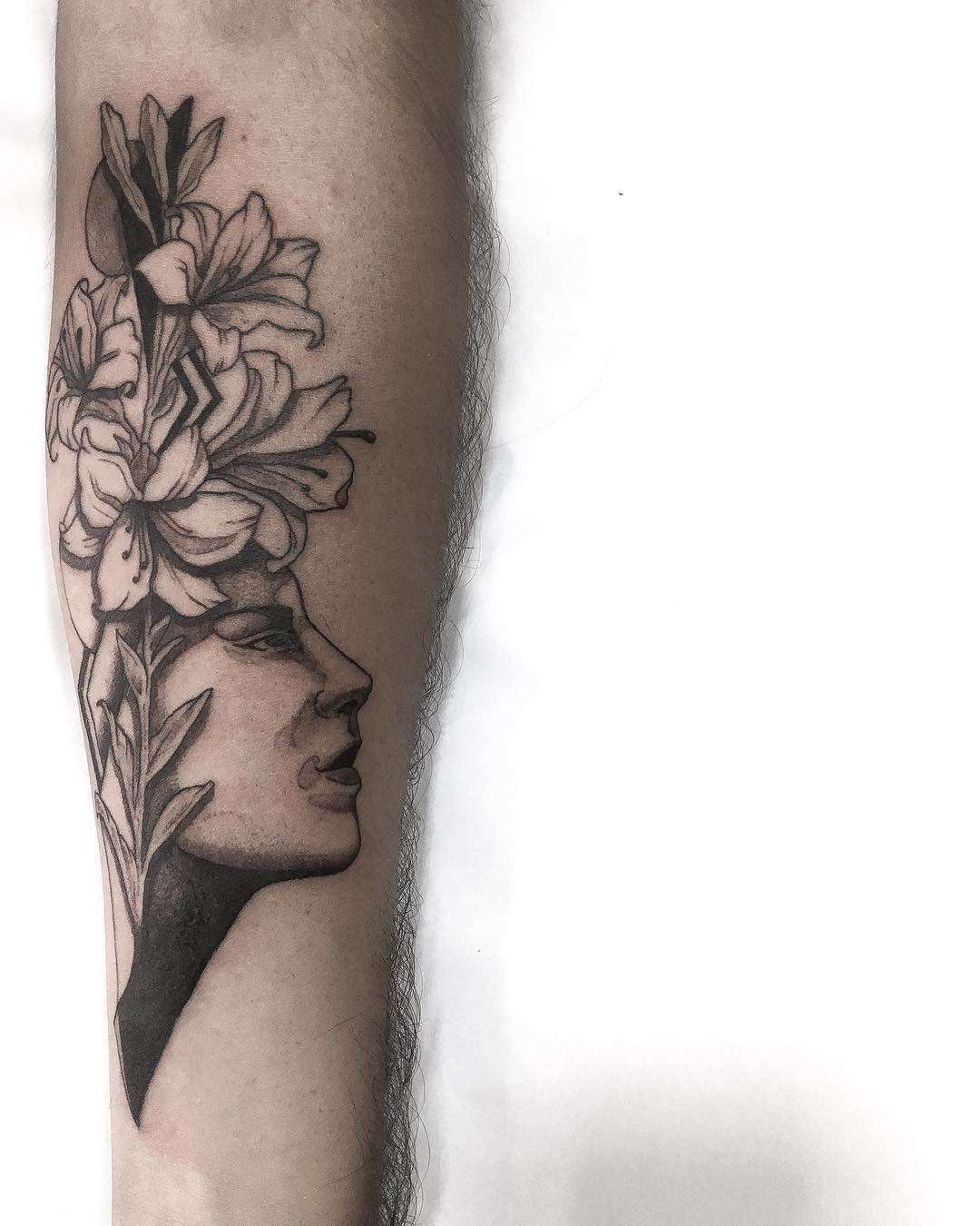 Tattoo artist Ronan Duarte, black realistic minimalism tattoo | Brazil
