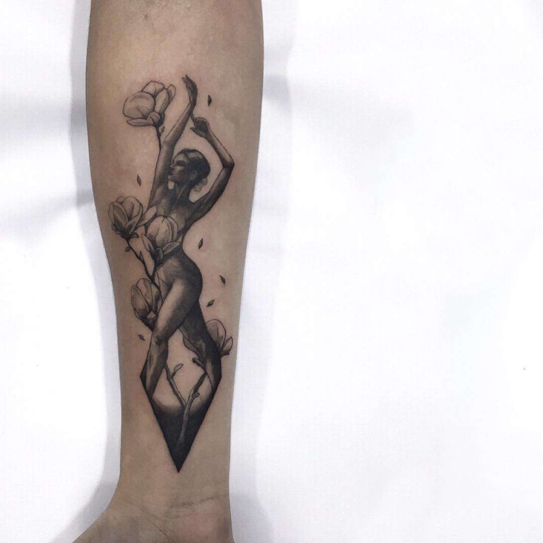 Tattoo artist Ronan Duarte, black realistic minimalism tattoo | Brazil