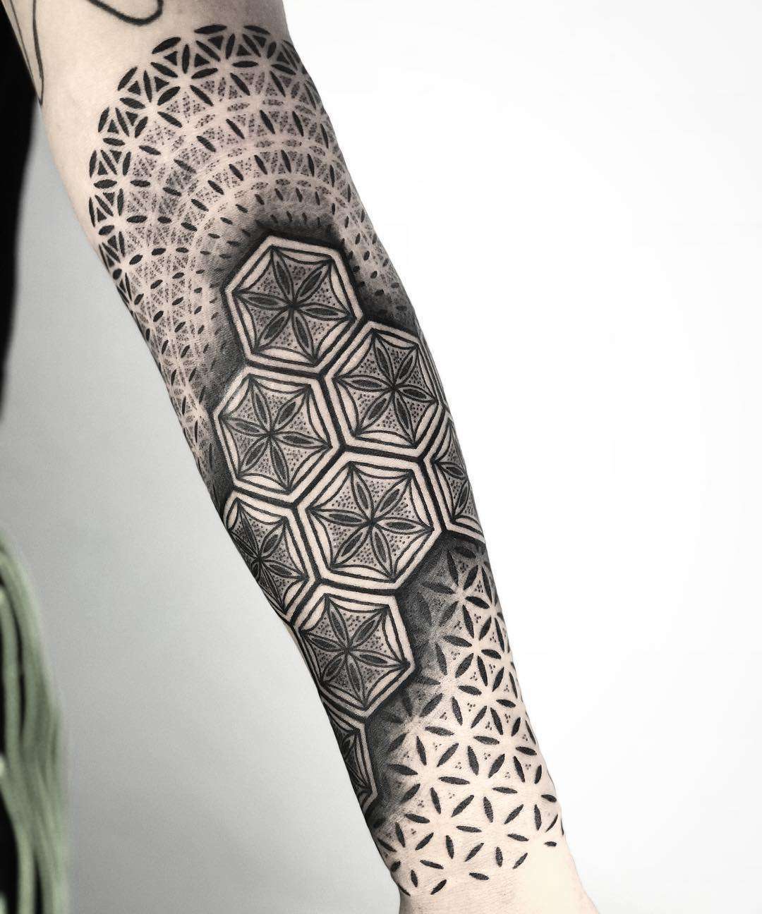 Tattoo artist Caco Menegaz, authors style blackwork ornamental tattoo | Brazil