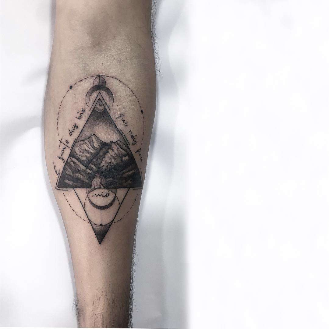Tattoo artist Ronan Duarte, black realistic minimalism tattoo | Brazil