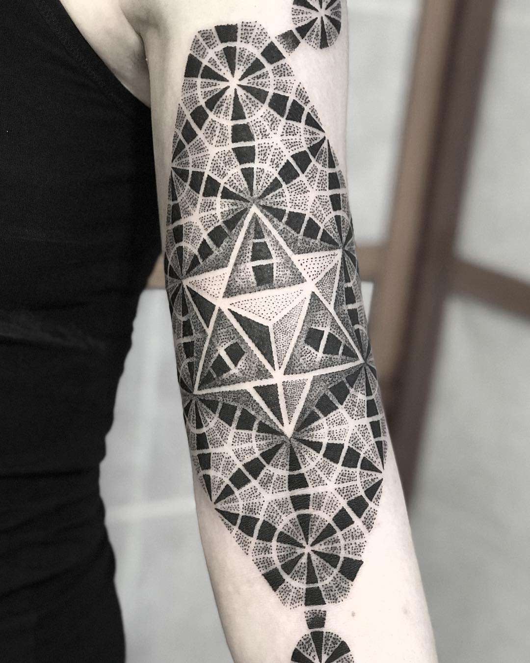 Tattoo artist Caco Menegaz, authors style blackwork ornamental tattoo | Brazil