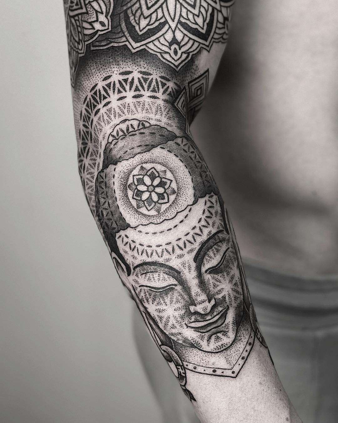 Tattoo artist Caco Menegaz, authors style blackwork ornamental tattoo | Brazil