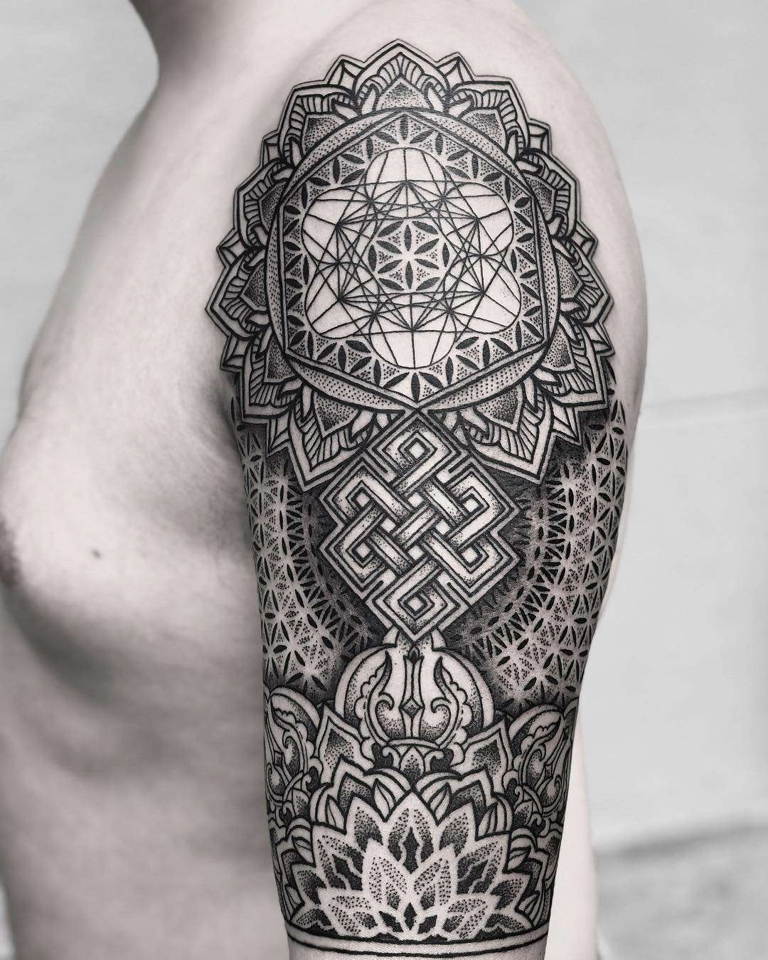 Tattoo artist Caco Menegaz, authors style blackwork ornamental tattoo | Brazil