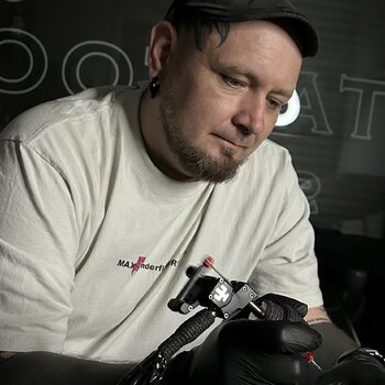 Tattoo artist Konstantin Kvadrat