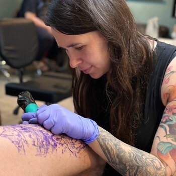 Tattoo artist Kasy Grachov 