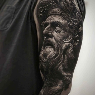 Tattoo artist Led Coult