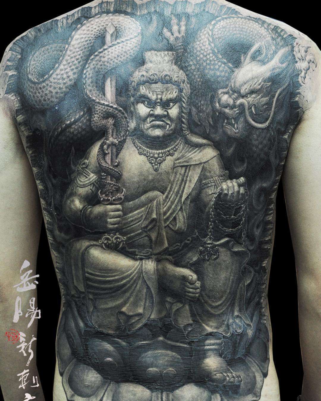 Tattoo artist Heng Yue, authors style black&grey traditional oriental realism | China