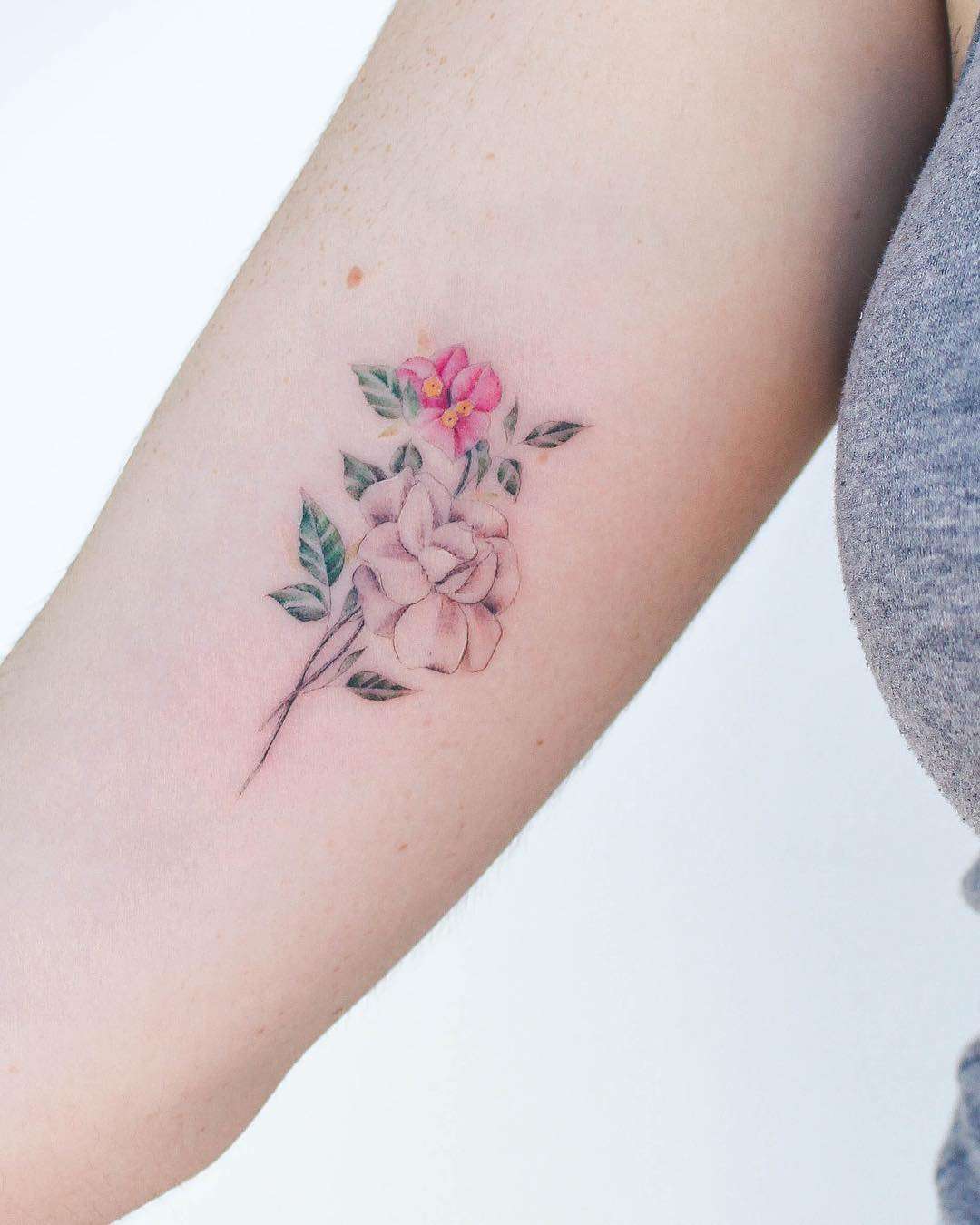 Tattoo artist Bryan Gutierrez, color and black minimalistic flowers tattoo | USA