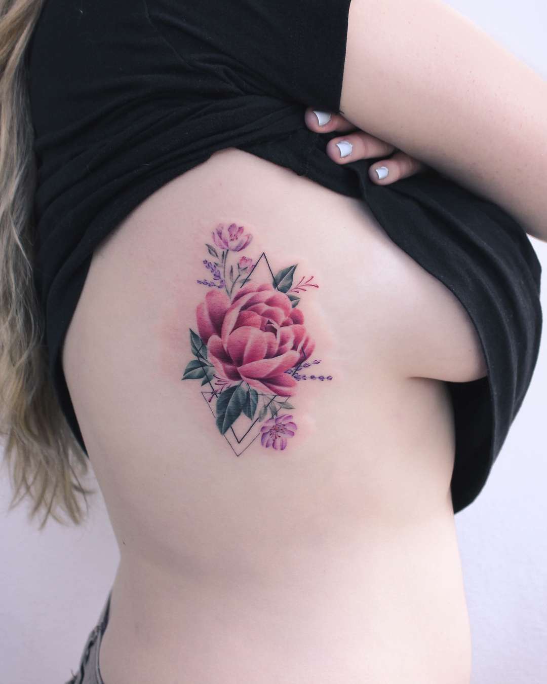 Tattoo artist Bryan Gutierrez, color and black minimalistic flowers tattoo | USA