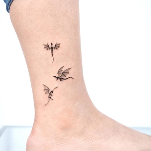 Female Black Miniature tattoo on Leg #56868 | Tattoo Artist Choi Yun