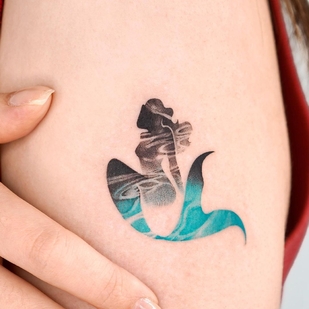 Female Color Miniature tattoo on Thigh #56882 | Tattoo Artist Choi Yun