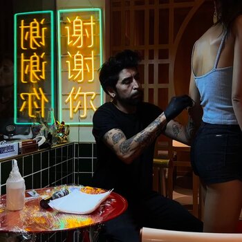 Tattoo artist Leonel Za₿ala