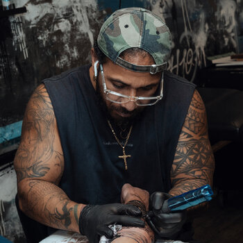Tattoo artist Doko ink