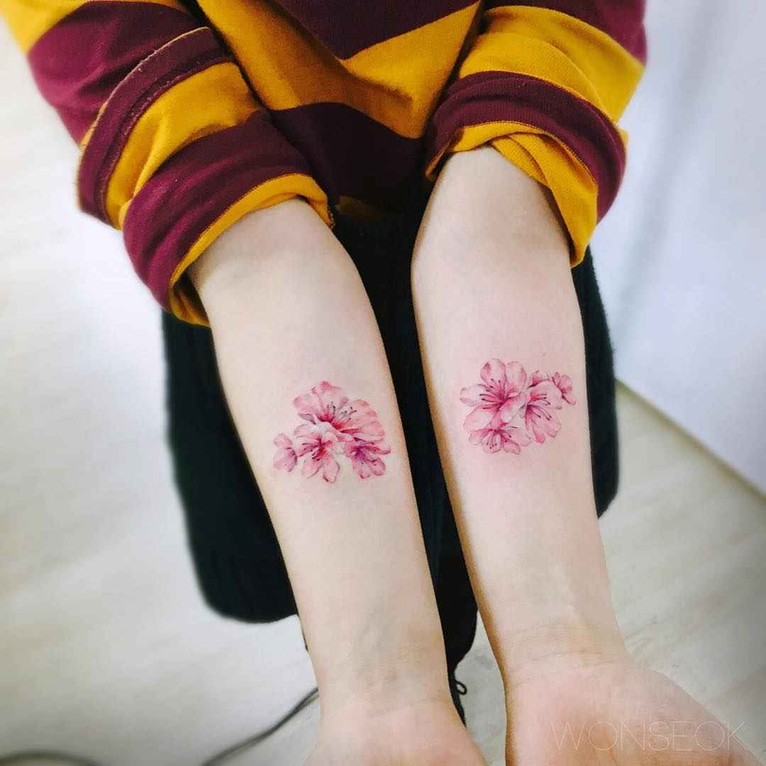 Тату мастер Wonseok цветная акварельная минималистичная татуировка | Tattoo artist Wonseok color watercolor minimalistic tattoo