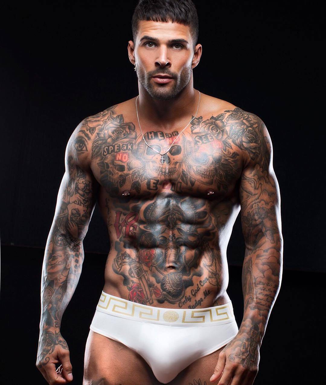 纹身模特莱昂·斯科特，另类男性模特，纹身男子 | 英国