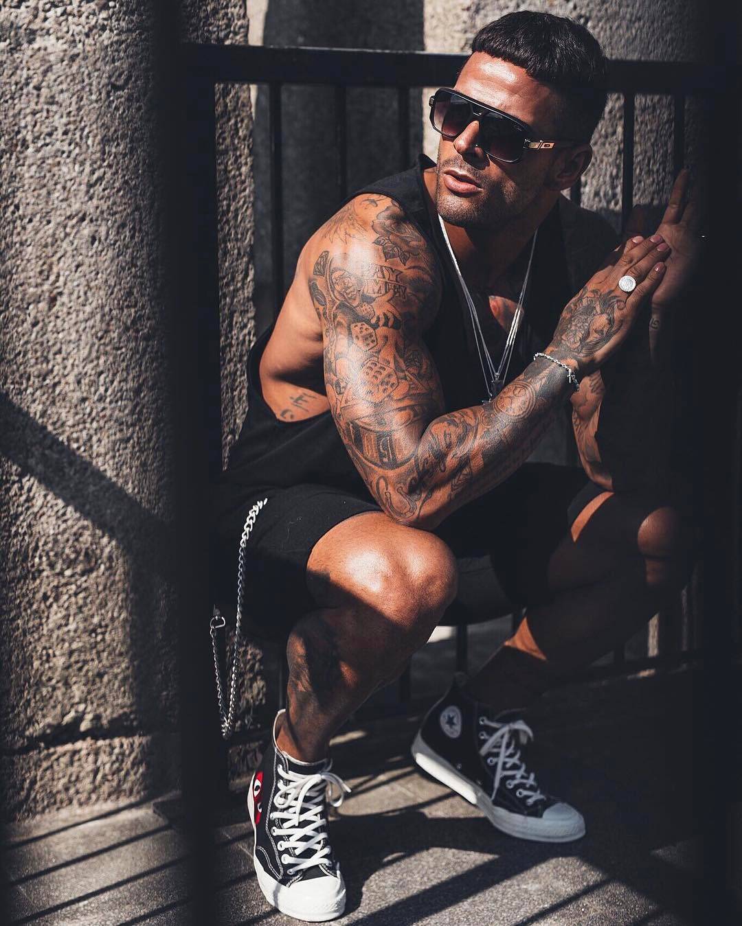 纹身模特莱昂·斯科特，另类男性模特，纹身男子 | 英国