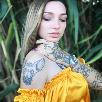 Tattoo model Nefka Blonde