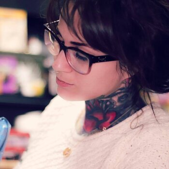 Tattoo artist Carolyn Elaine