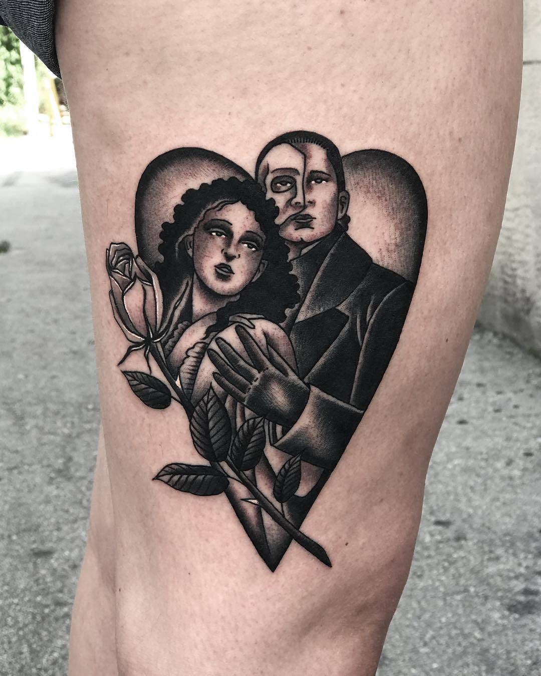 Tattoo 아티스트 Javier Betancourt, 검은색 오래된 스타일 전통 테이트 | 미국