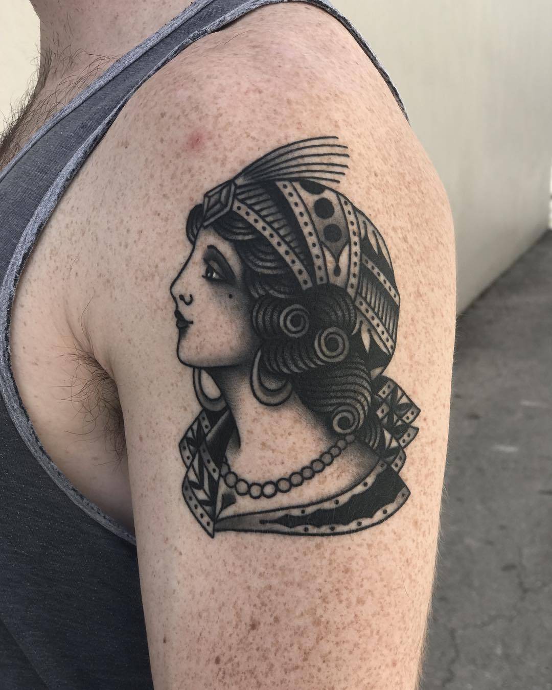 Tattoo artist Javier Betancourt, black old school traditional tattoo | USA