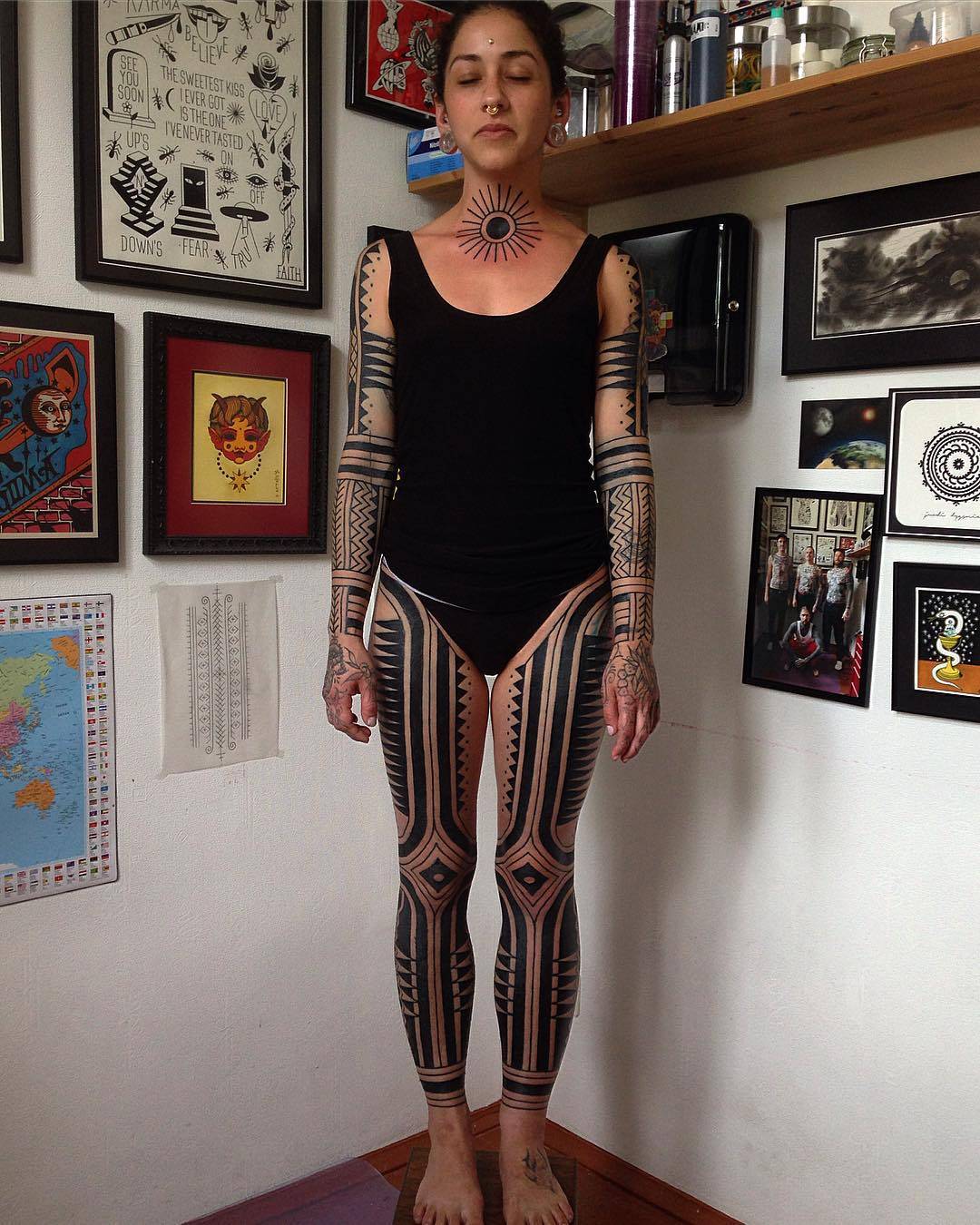 纹身艺术家Aivaras Lee，黑色作者风格装饰性纹身 | 立陶宛