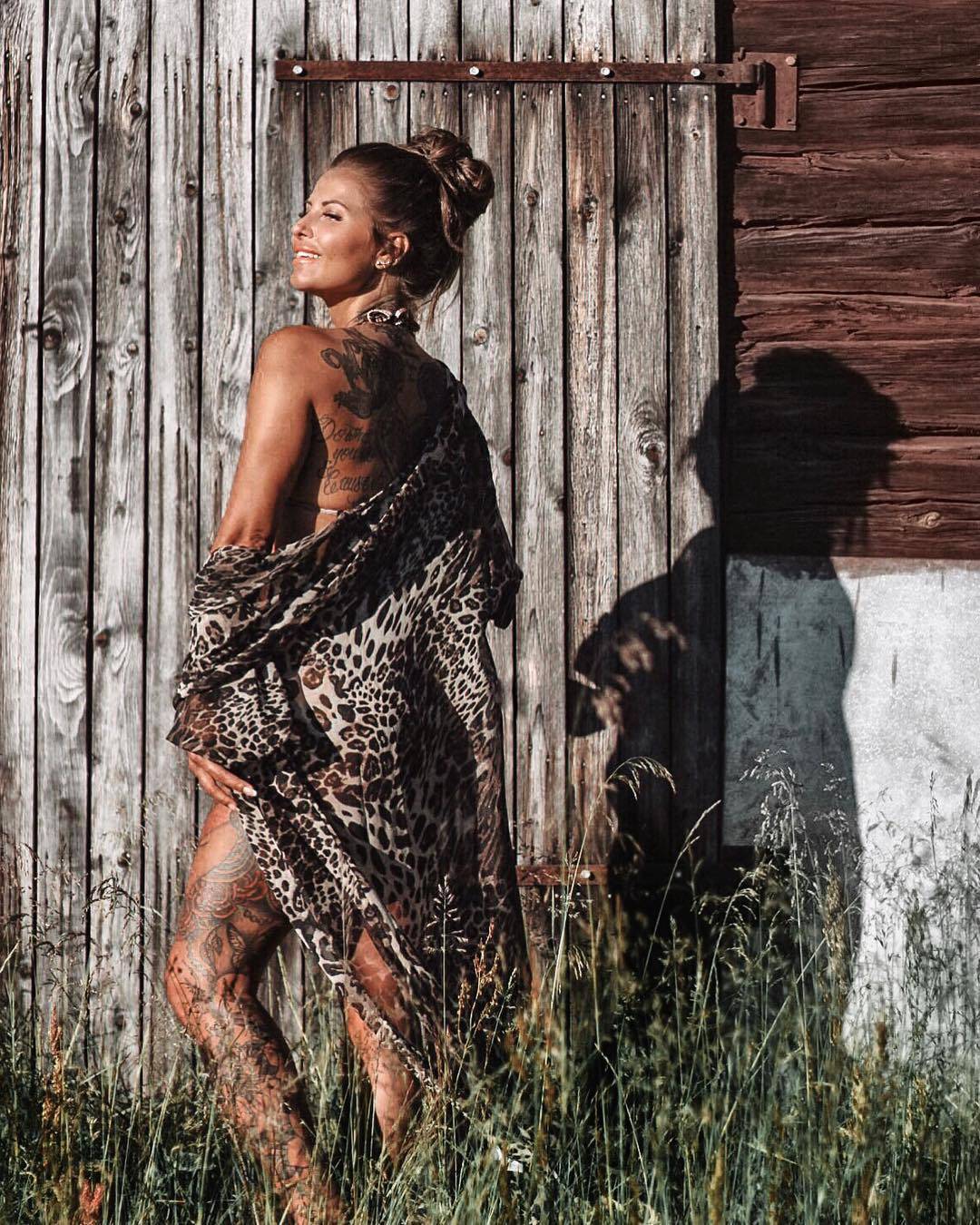 Tattooed model Ida Mårtensson, professional alternative tattoed photo model, girl with tattoo | Stockholm, Sweden