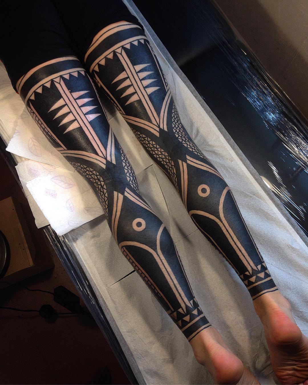 纹身艺术家Aivaras Lee，黑色作者风格装饰性纹身 | 立陶宛