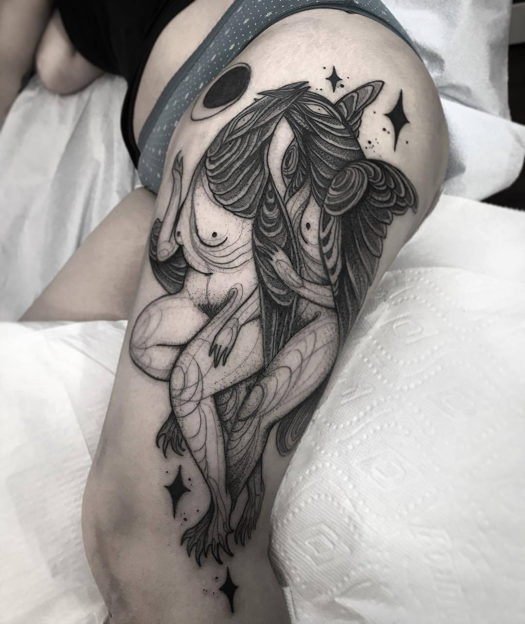 纹身艺术家Nomi Chi，作者风格的黑色纹身 | 加拿大，温哥华