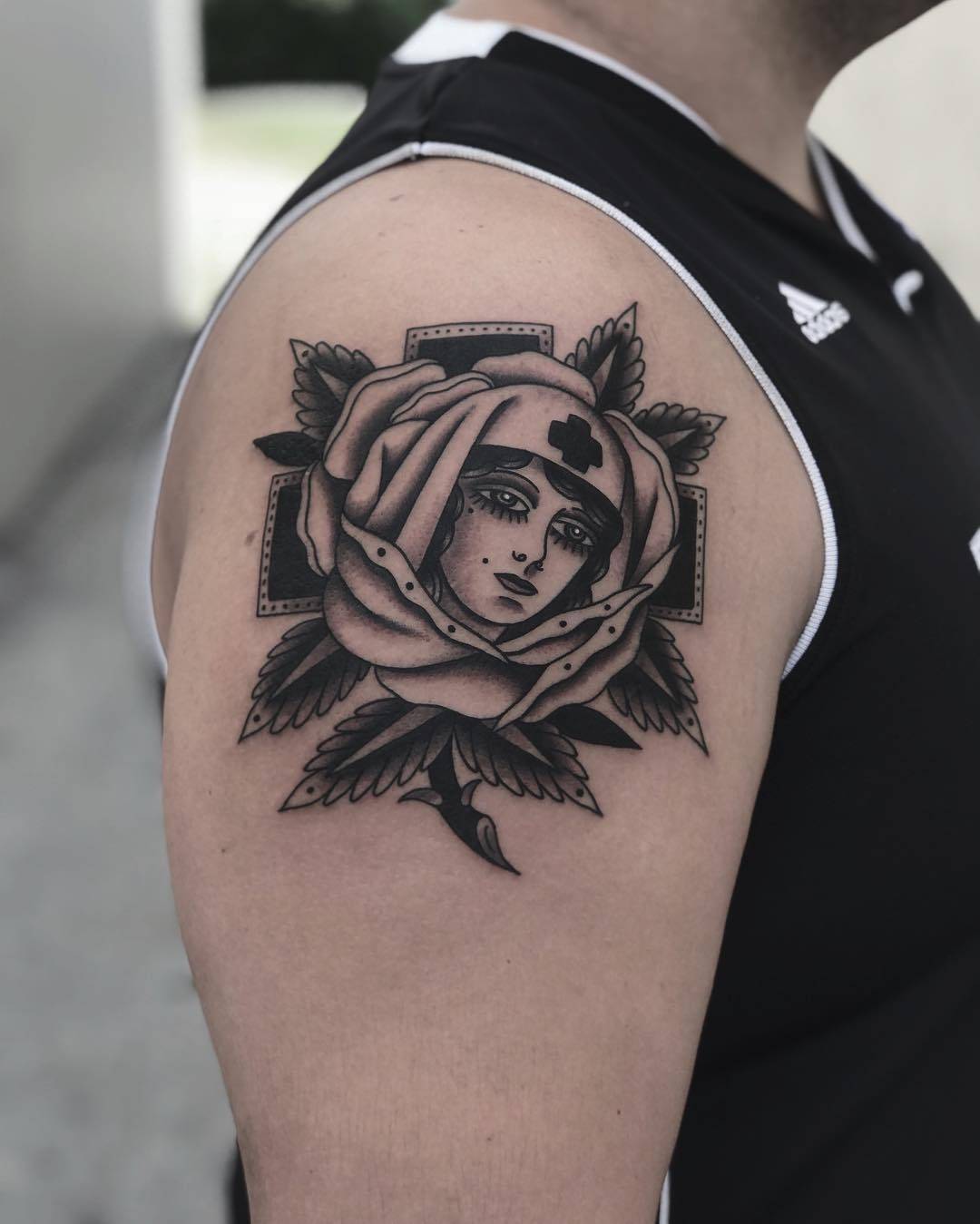 Tattoo artist Javier Betancourt, black old school traditional tattoo | USA