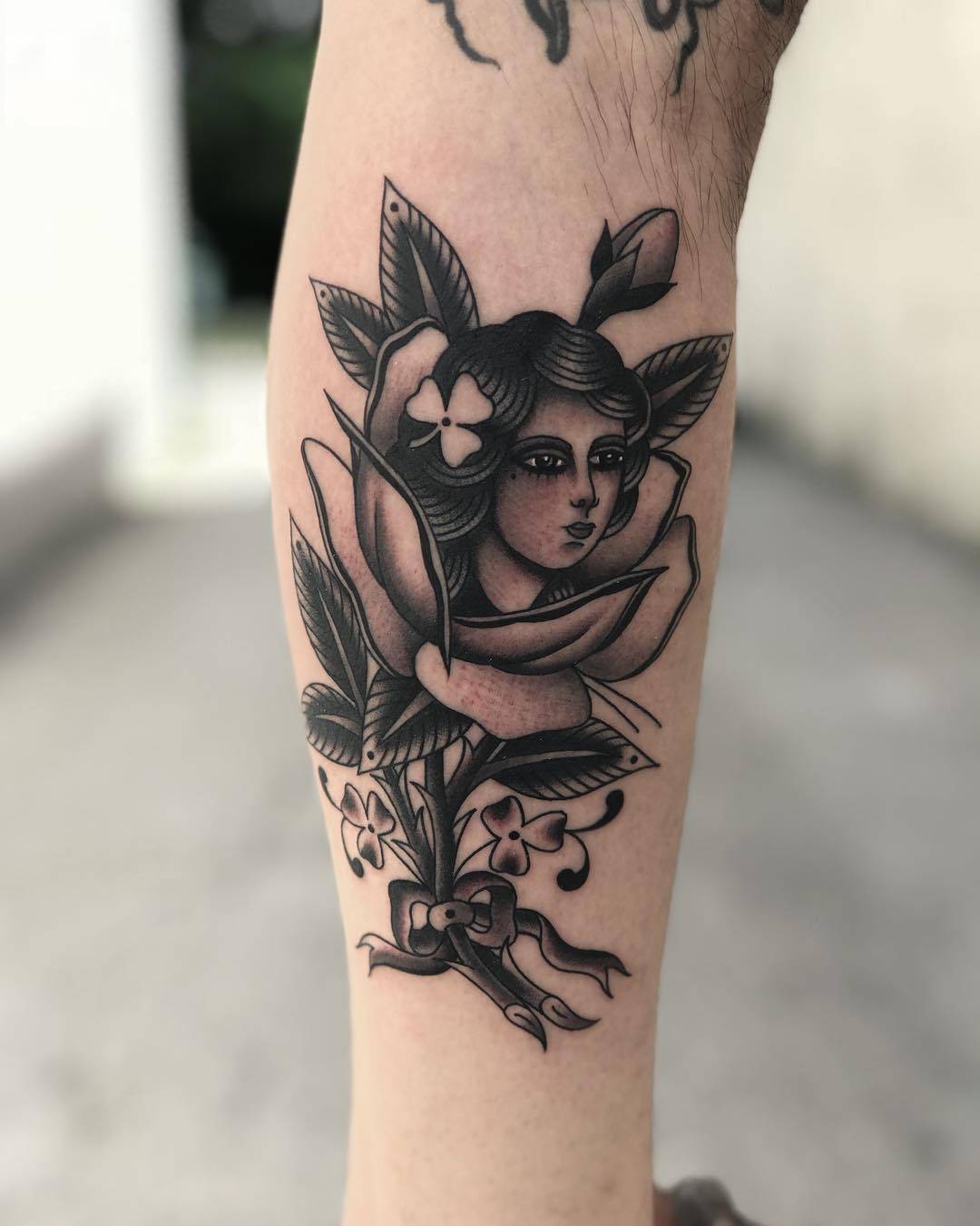 Tattoo artist Javier Betancourt, black old school traditional tattoo | USA