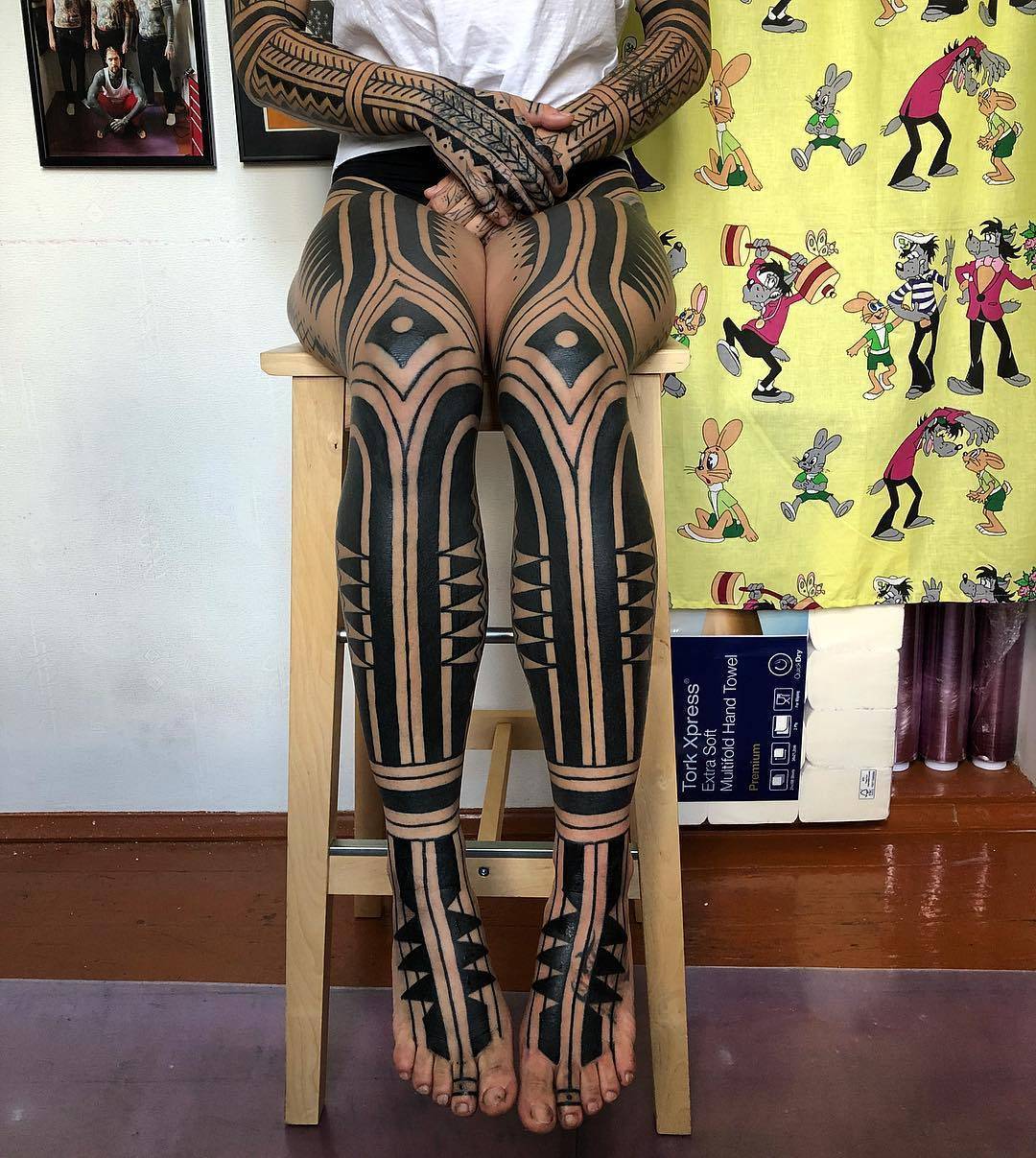 纹身艺术家Aivaras Lee，黑色作者风格装饰性纹身 | 立陶宛