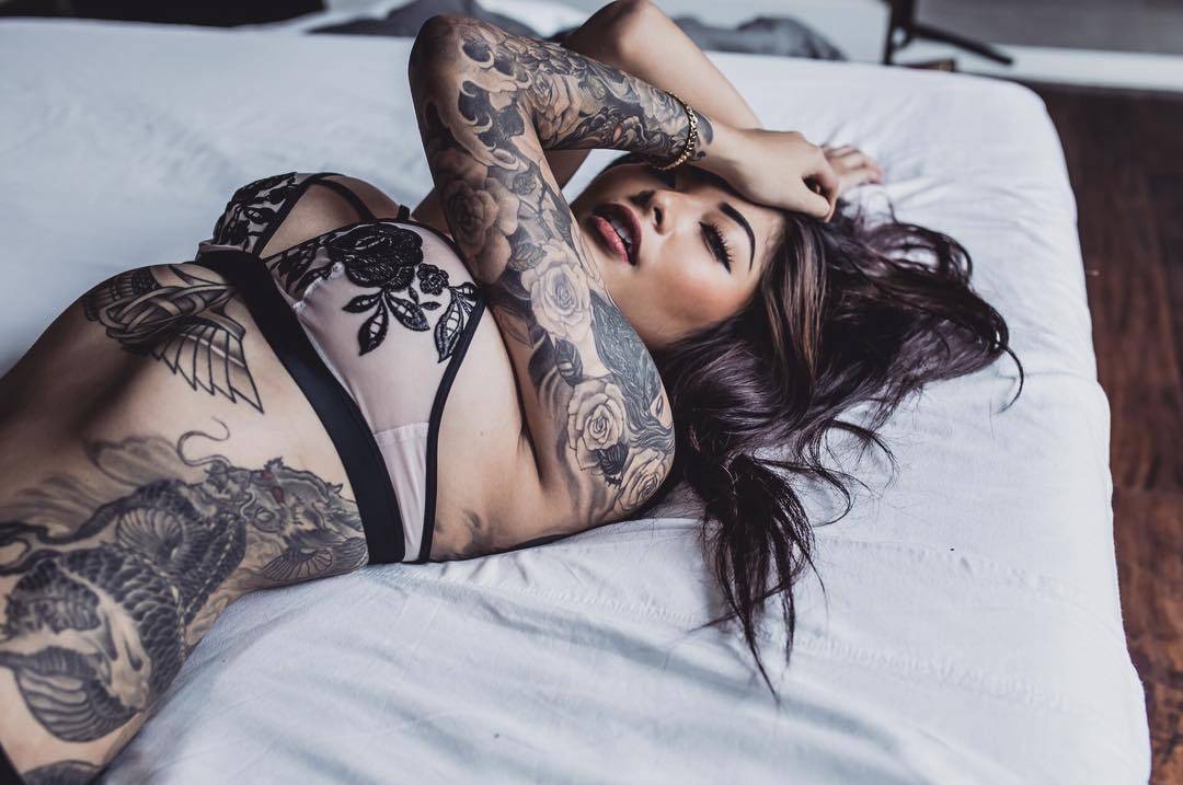 Tattooed model Cassie Vicious, alternative photo model, girl with tattoo