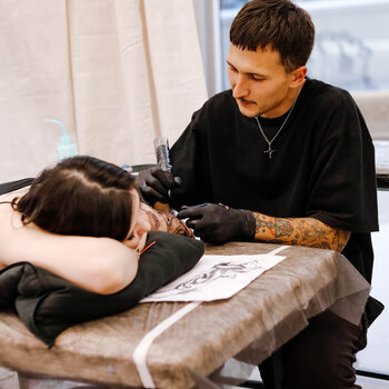 Tattoo artist Alexey Renoit