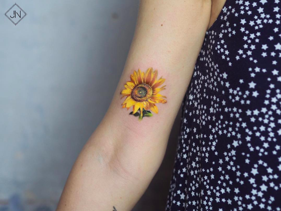 tattoo artist Jefree Naderali color tattoo realism minimalism graphic Turkey