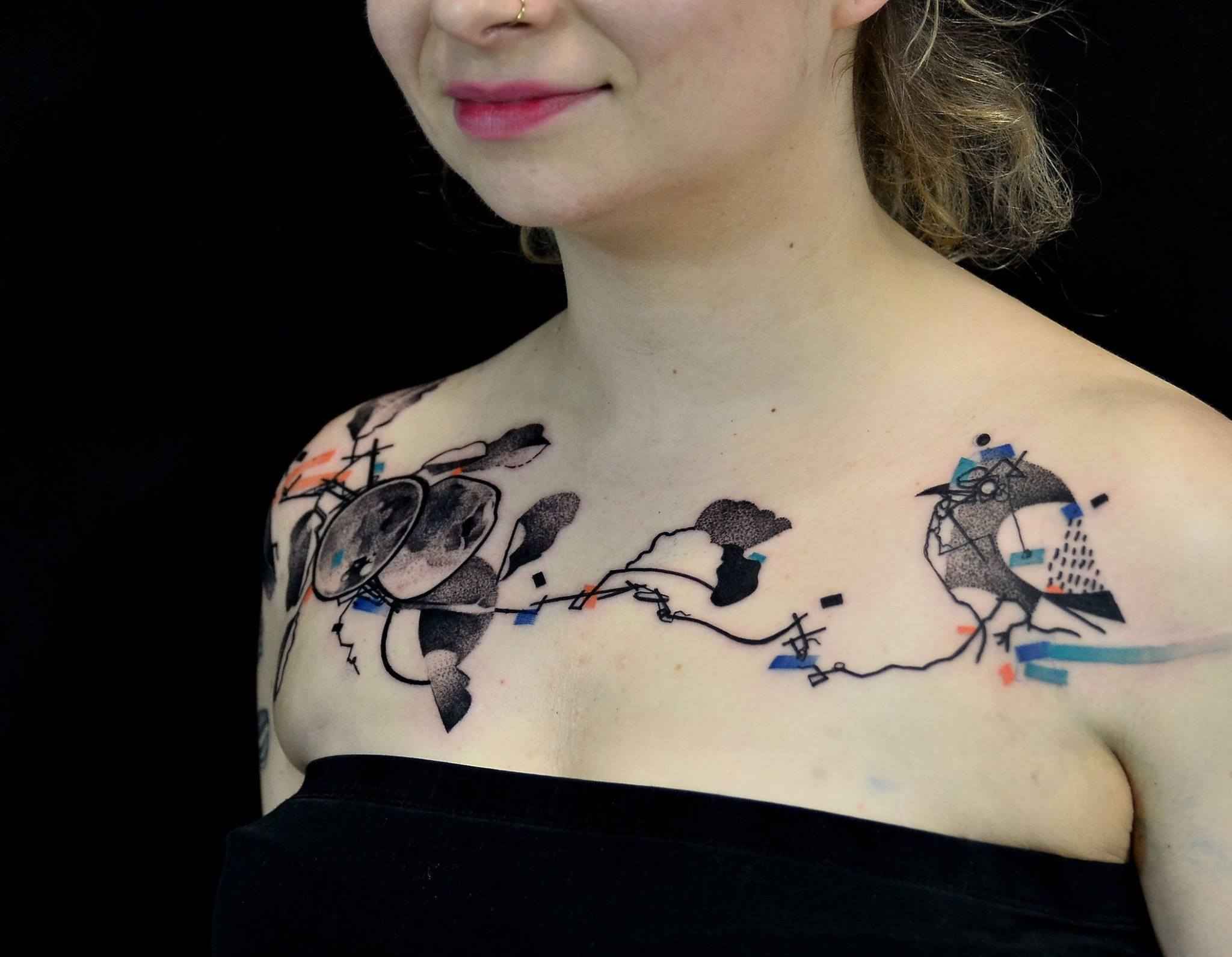 Tattoo艺术家Katarzyna Krutak创作抽象彩色纹身