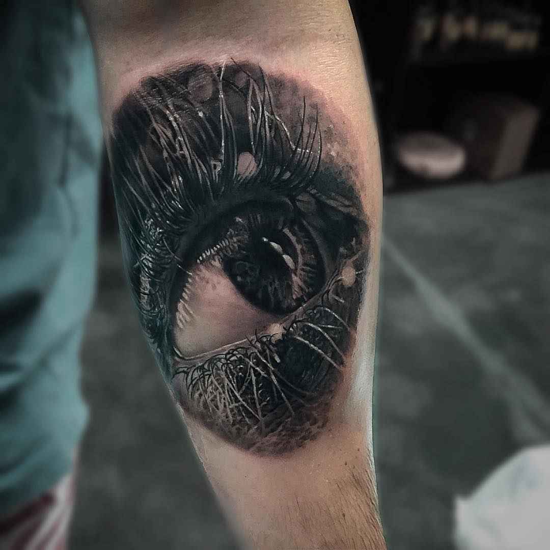 Tattoo artist Owen Paulls black&grey realistic tattoo