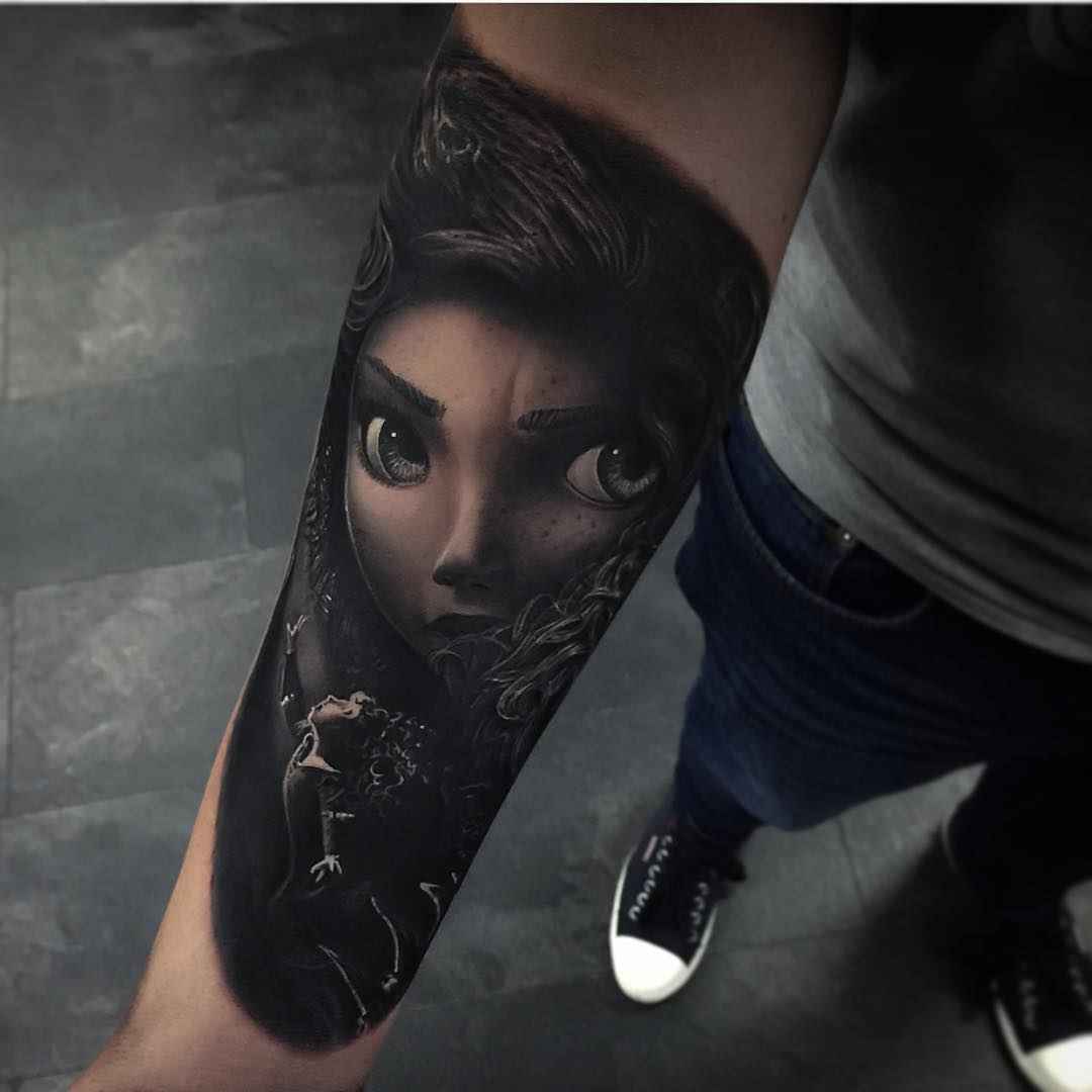 Tattoo artist Owen Paulls black&grey realistic tattoo