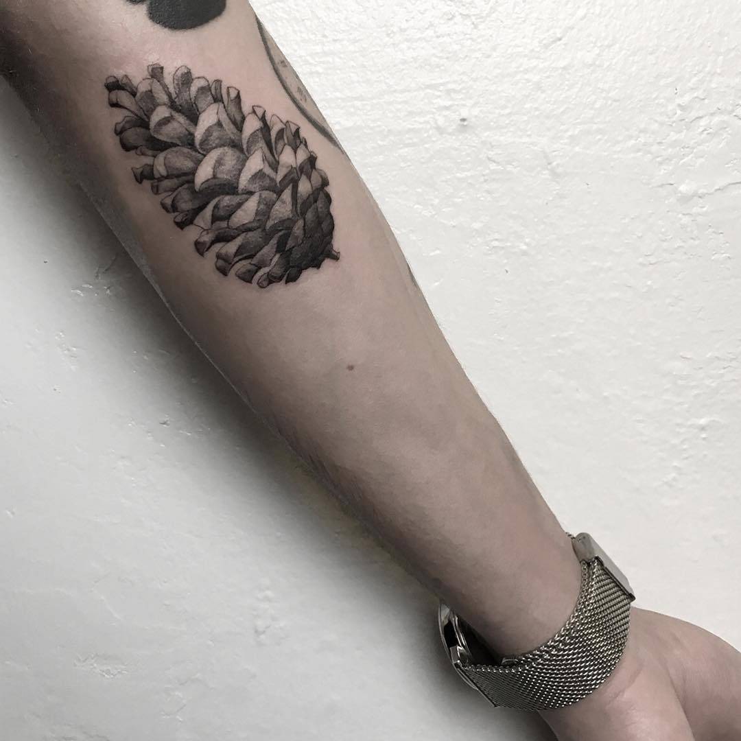 Tattoo artist Nal, authors style black&grey realistic minimalistic tattoo | USA
