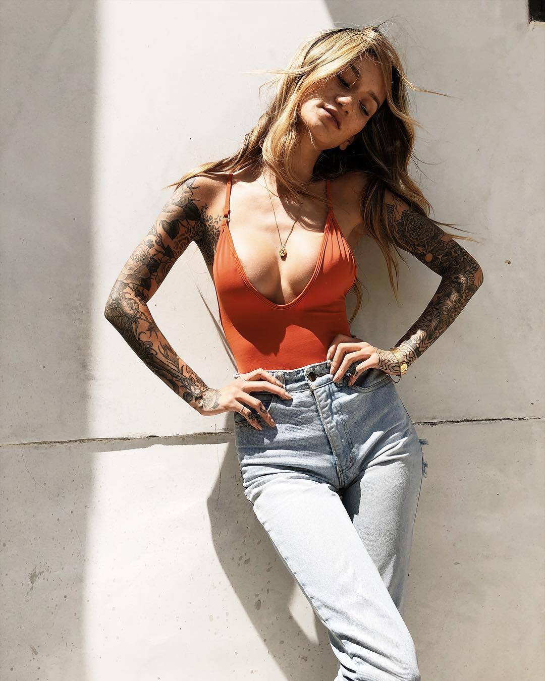 Modelo tatuada Jenah Yamamoto, modelo fotográfico femenino, chica con tatuaje |  EE.UU