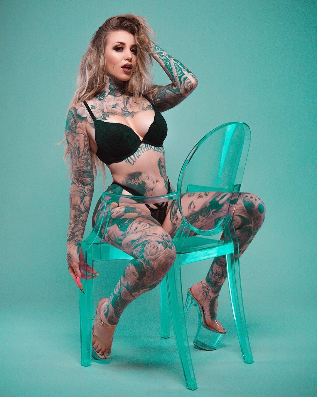 Tattoo artist and model Sabrina Sawyers, girl with tattoo Montréal, Canada.