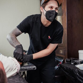 Tattoo artist Dustin | DESUR