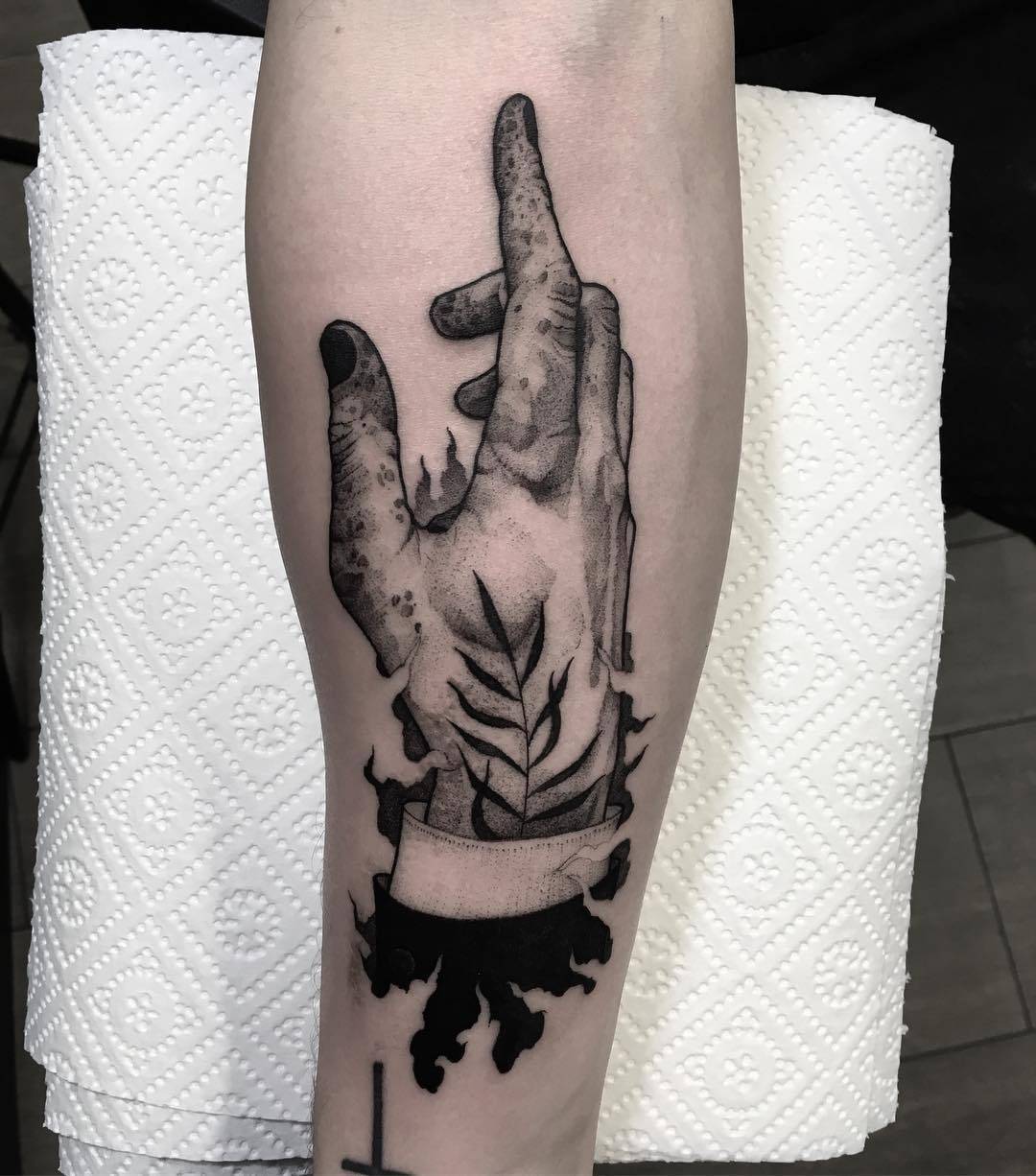 Tattoo艺术家Patryk Chybowski，作者风格的超现实黑色作品纹身 | 波兰华沙