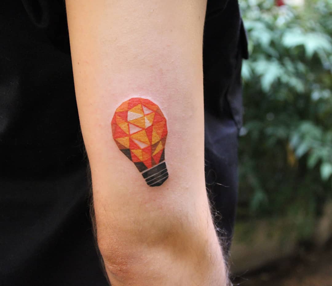 多边形刺青艺术家 Polyc SJ / 上真，色彩作者风格的多边形刺青。图形、抽象、超现实、卡通刺青 | 韩国 