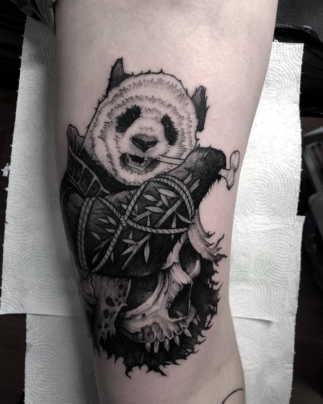 Tattoo艺术家Patryk Chybowski，作者风格的超现实黑色作品纹身 | 波兰华沙