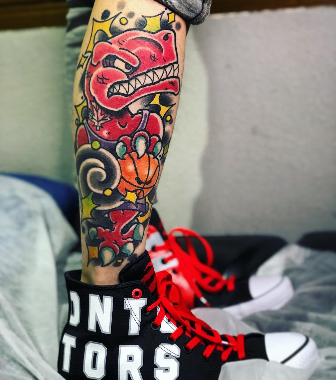 타투 아티스트 Davee Blows, 밝은 색상의 그라피티 디자인 새로운 학교 타투