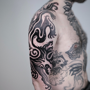 Male Black Tribal tattoo on Shoulder #75201 | Tattoo Artist Pavlik Gusarov