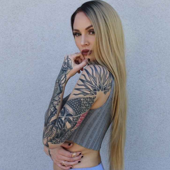Female tattooed model Tessa Lizz | alternative model from USA