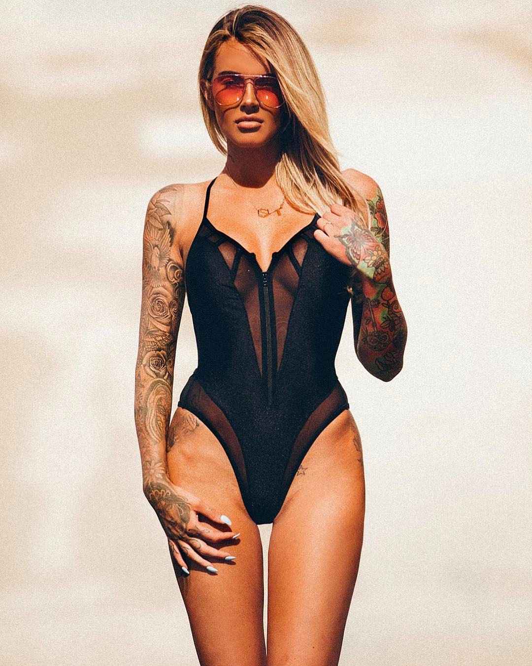 女性纹身模特劳伦·霍尔德斯沃斯，另类模特，生活方式与旅行博主 | 英国