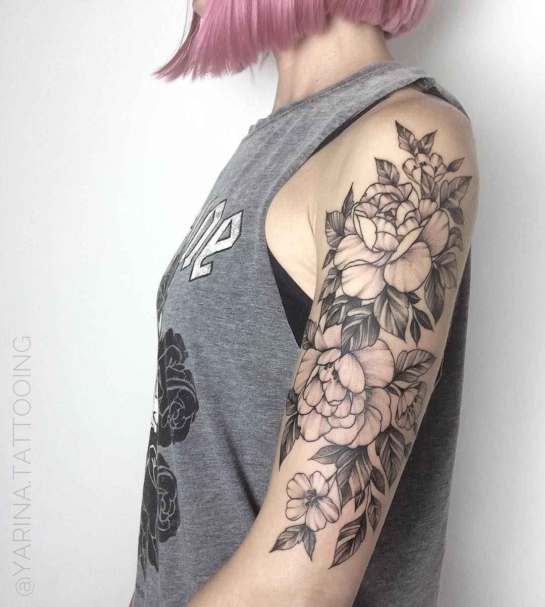 Tattoo艺术家Yarina Tereshchenko黑色点绘线条 tattoo | Kiew, Ukraine